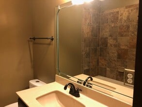 Building Photo - Lovely home ready for your family! Bethel Park Subdivision