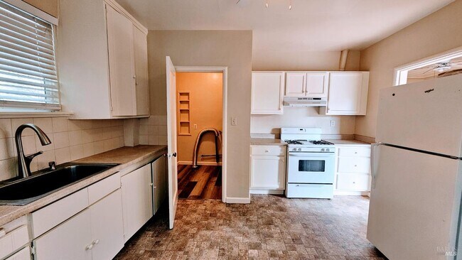 Building Photo - 1448 Rice St