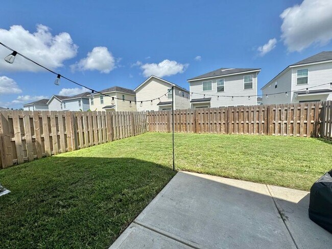 Building Photo - 28 Pomona Cir