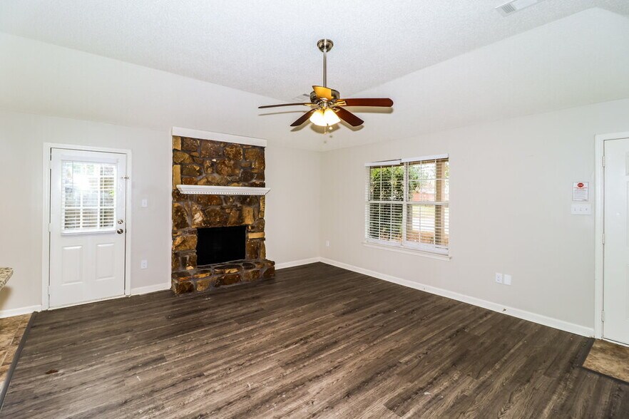 Building Photo - 7001 Bellevue Trce