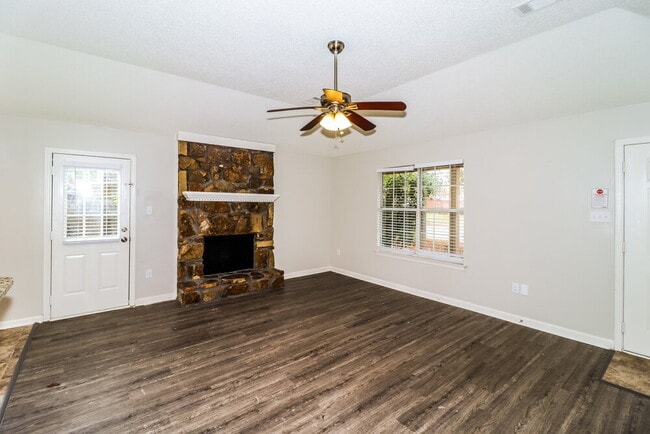 Building Photo - 7001 Bellevue Trce