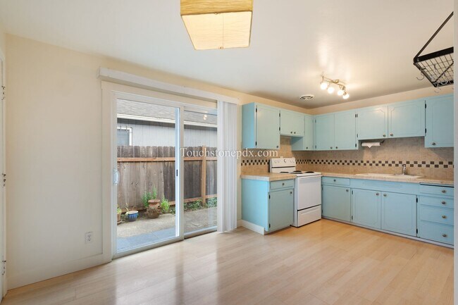 Building Photo - Quaint 3BD/1BA Home Near Mt. Tabor