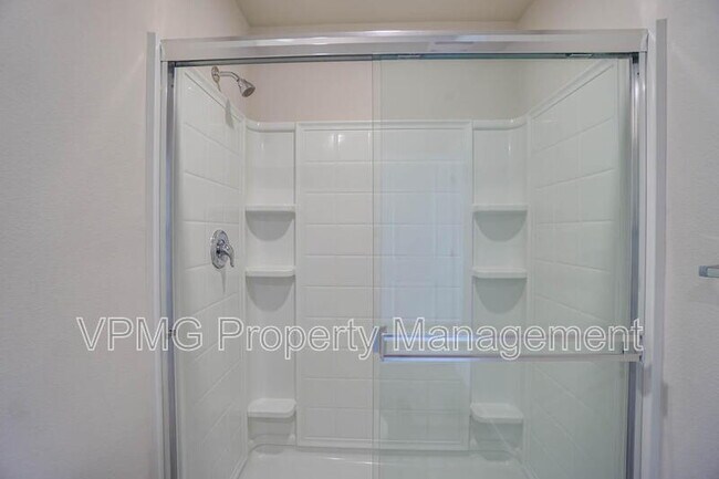 Building Photo - 2628 NE 117th Pl