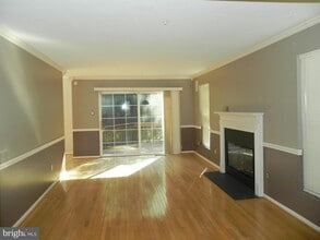 Building Photo - 33 Hampton Ct