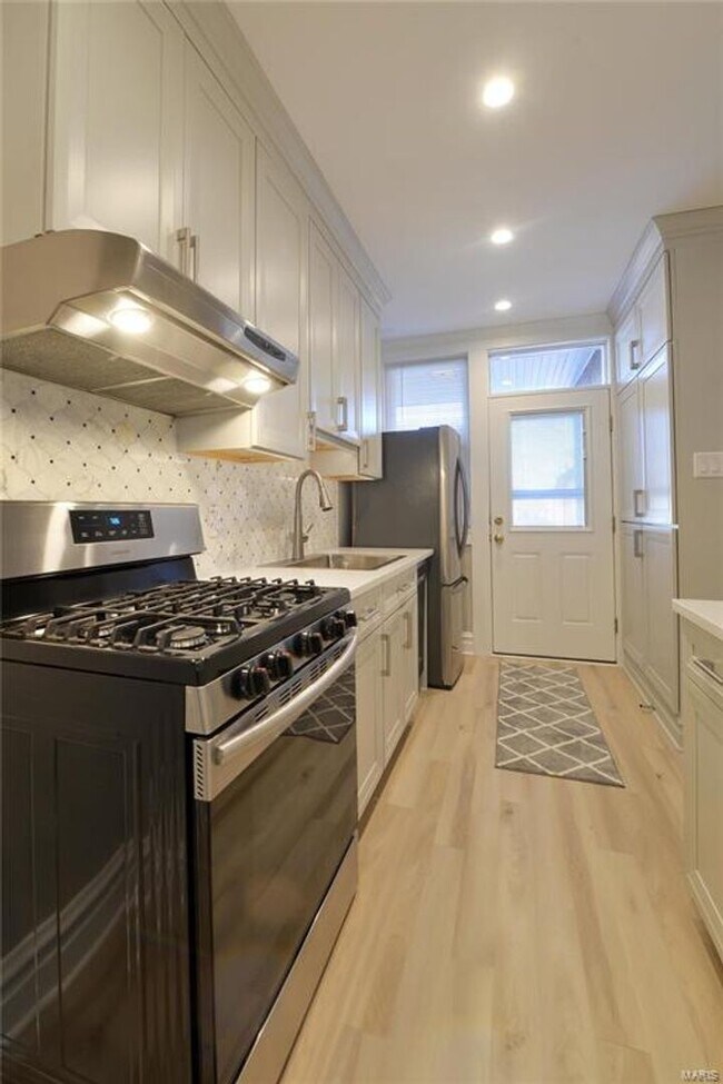 Building Photo - 6607 Clayton Rd