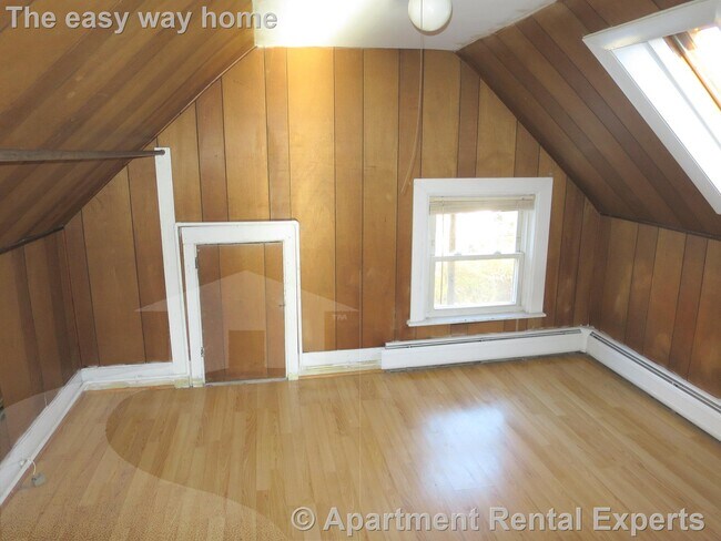 Building Photo - 741 Somerville Ave