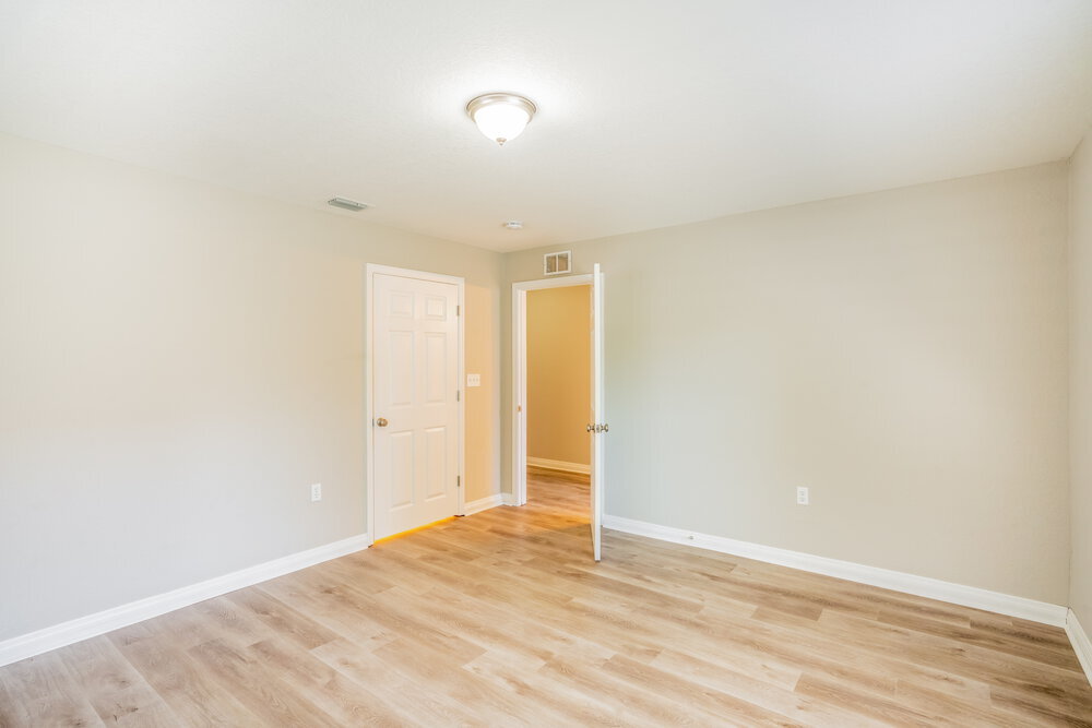 Building Photo - 674 15th Ave S