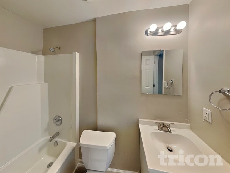 Building Photo - 6631 Flat Rock Dr