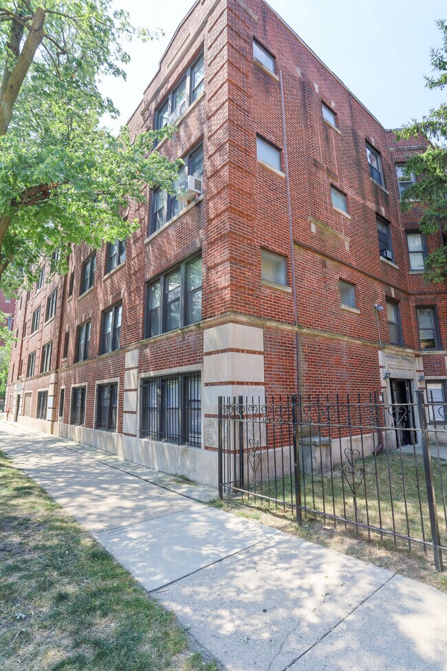 Primary Photo - 7006 N Paulina St