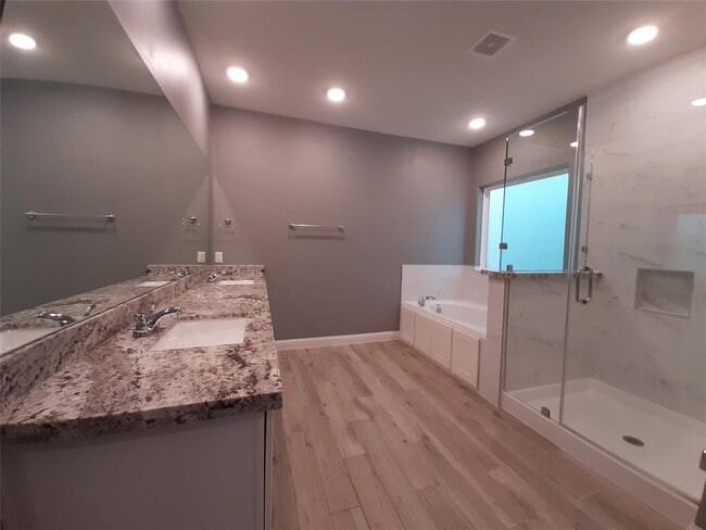 Building Photo - 5439 Camaguey St
