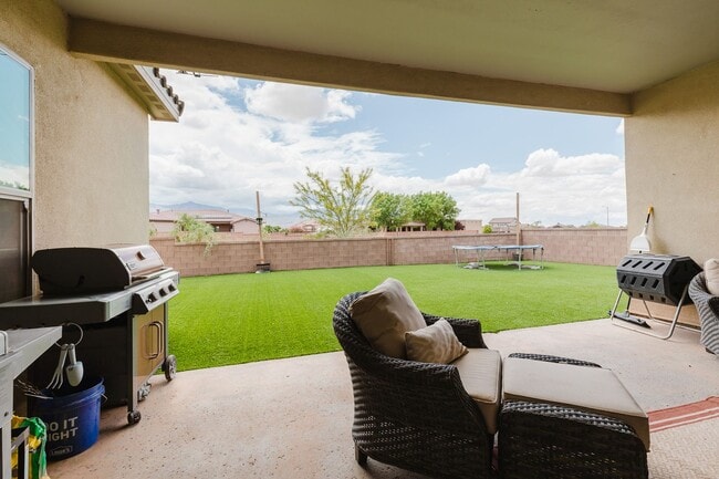 Building Photo - Modern 5 Bedroom Home with Solar Panels - MOVE IN SPECIAL: FIRST MONTH FREE!