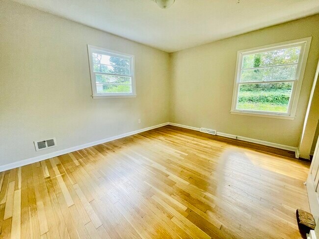 Building Photo - 1601 Echo Ln