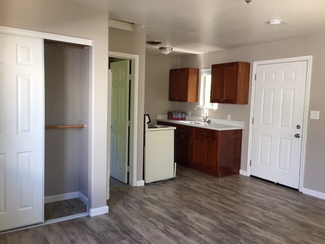 Building Photo - 110 3rd St