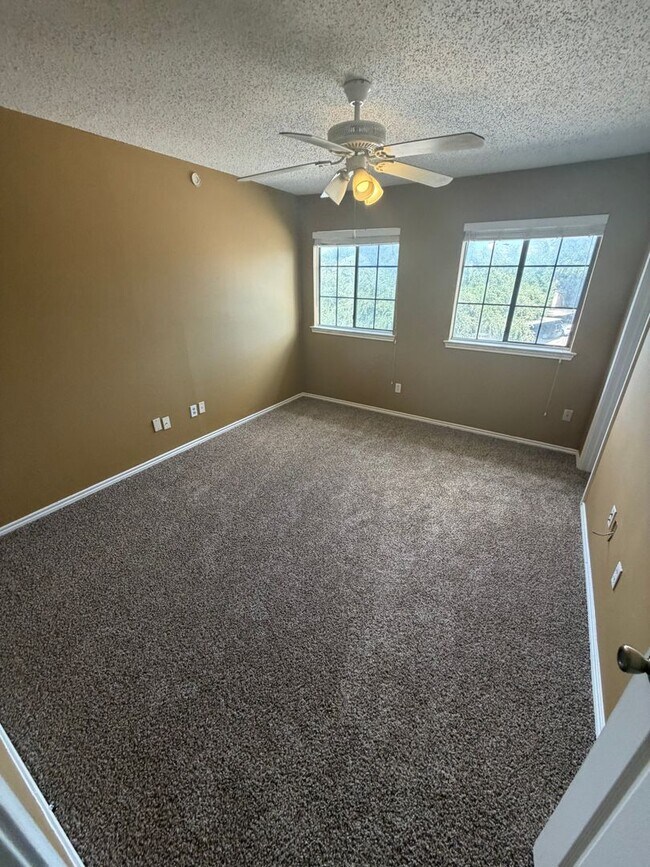 Building Photo - 9601 Forest Ln