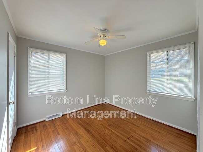 Building Photo - 3021 Marlborough Rd