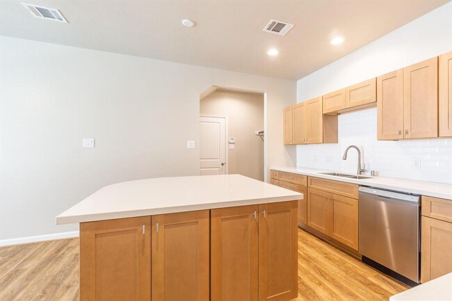 Building Photo - 129 Park Place Cir
