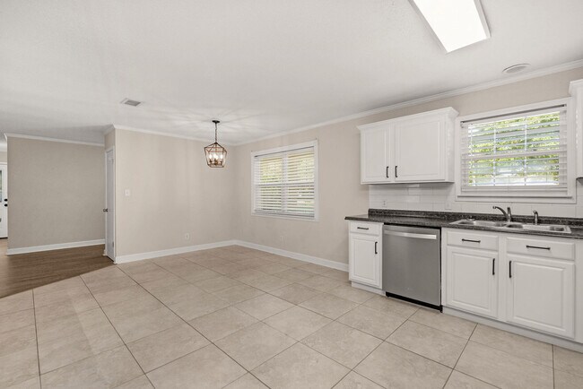 Building Photo - 4490 FL-87