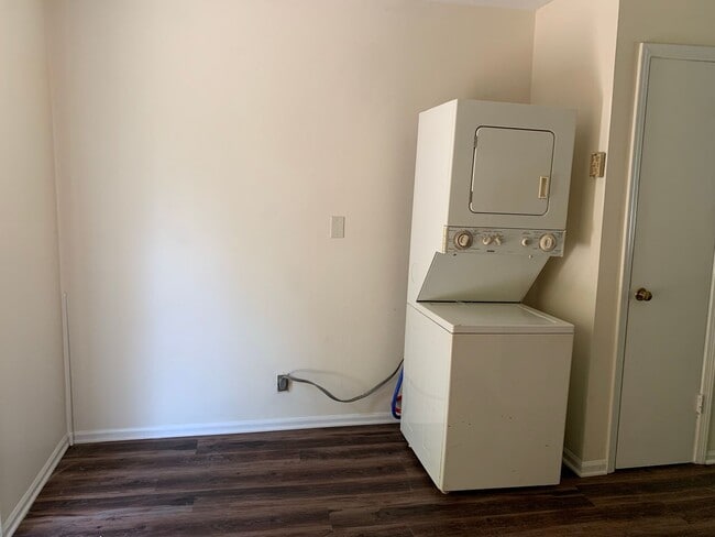 Building Photo - 4813