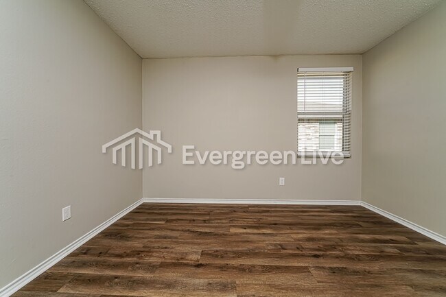 Building Photo - 1012 Willow Tree Dr