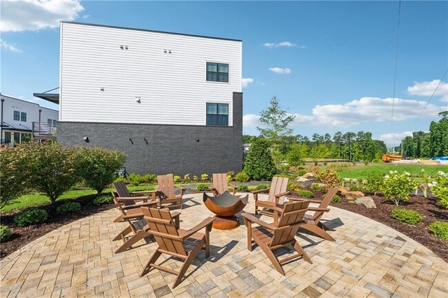 Building Photo - 428 Meadows Ln