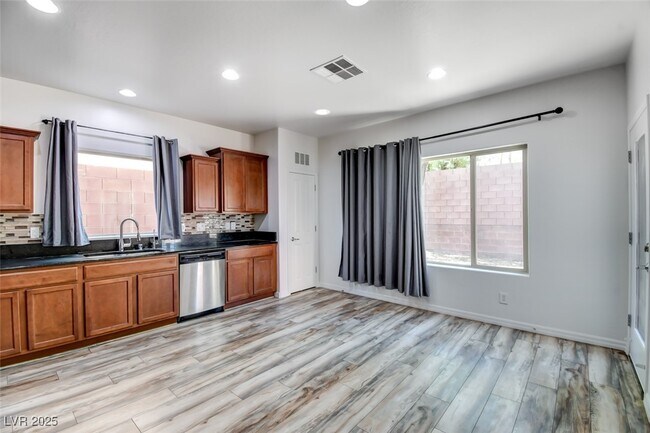 Building Photo - 2613 Romarin Terrace