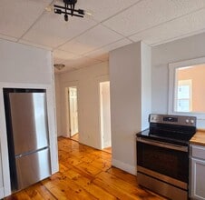 Building Photo - 202 Elm St