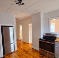 Building Photo - 202 Elm St