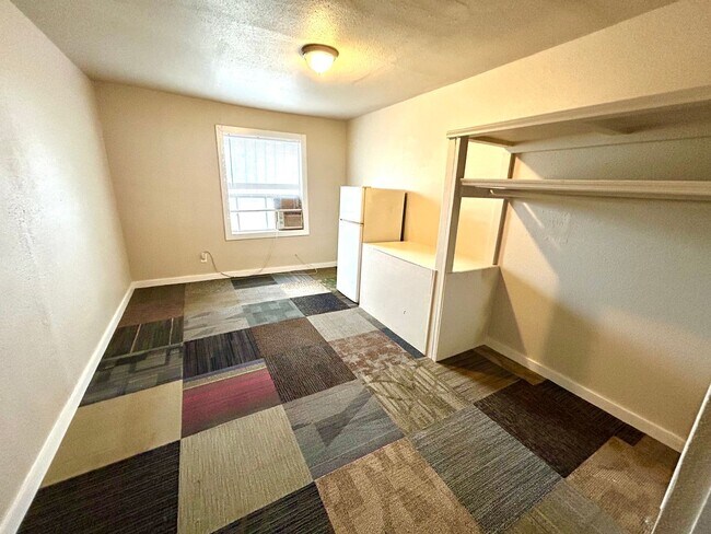 Building Photo - **APPLICATION RECEIVED** **MOVE-IN SPECIAL...