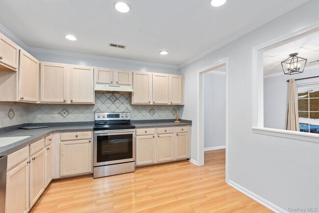 Building Photo - 104 Sparrow Ridge Rd