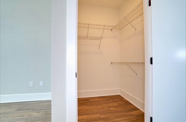 Building Photo - 32 Oakland Ave