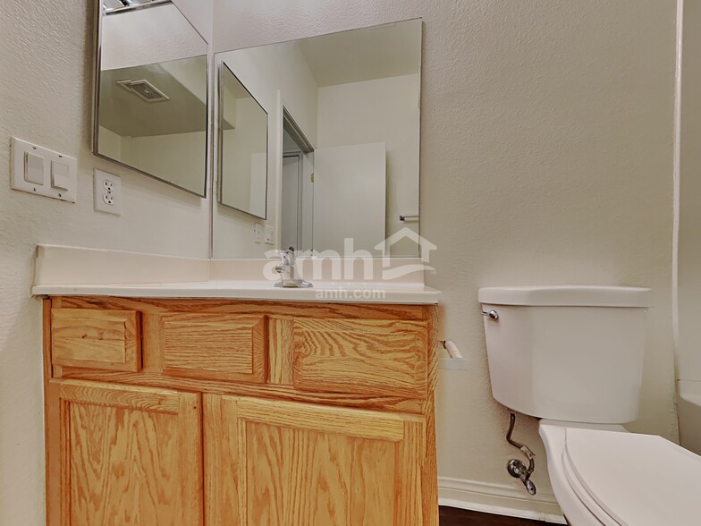 Building Photo - 5283 Railroad River Ave