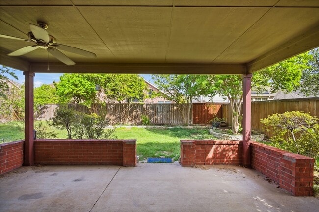 Building Photo - 2305 Orchid Dr