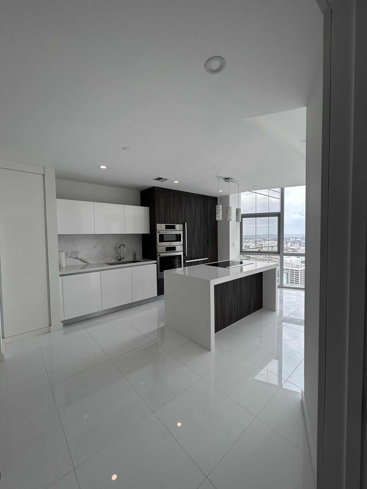 Building Photo - 851 NE 1st Ave