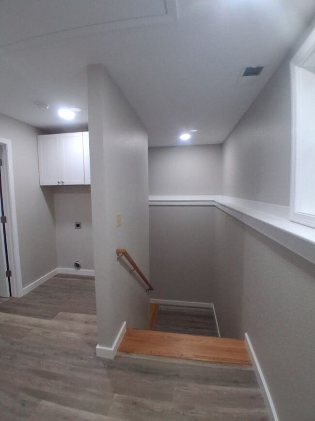 Building Photo - $1,800 - 2 Bedroom 2 Bathroom Newly Renova...