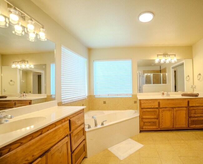 Building Photo - Beautiful 4-Bedroom Home with Spacious Bac...