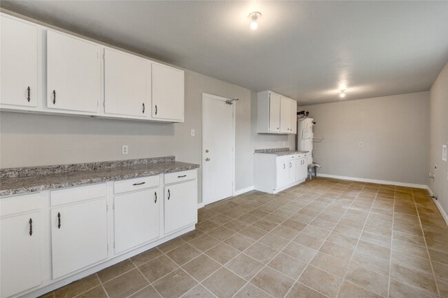 Building Photo - 6603 Narcissus St