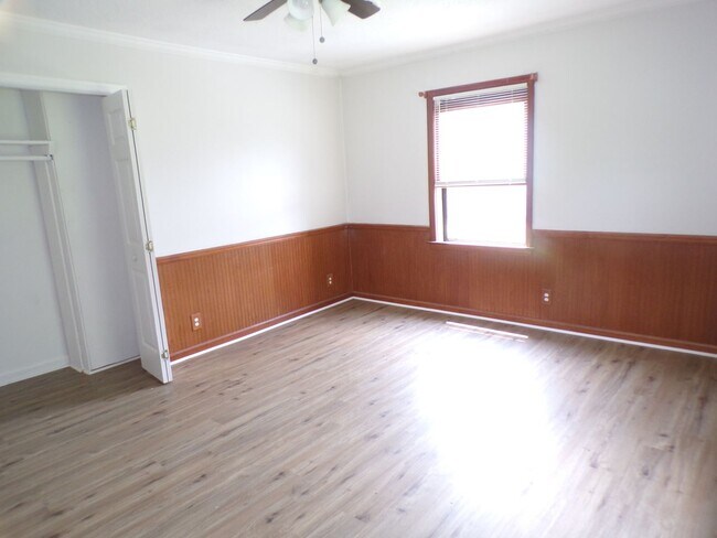 Building Photo - 104 Glenn St