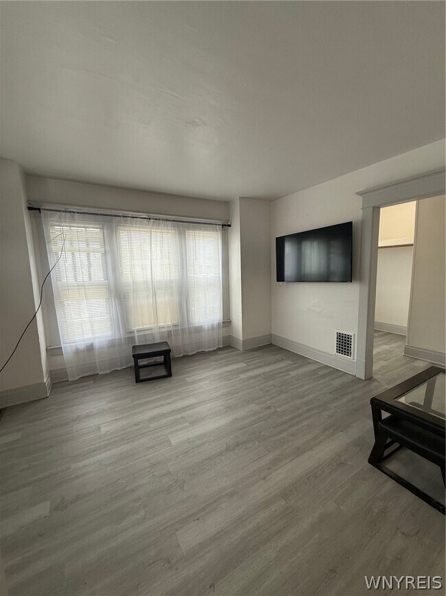 Building Photo - 61 Baxter St