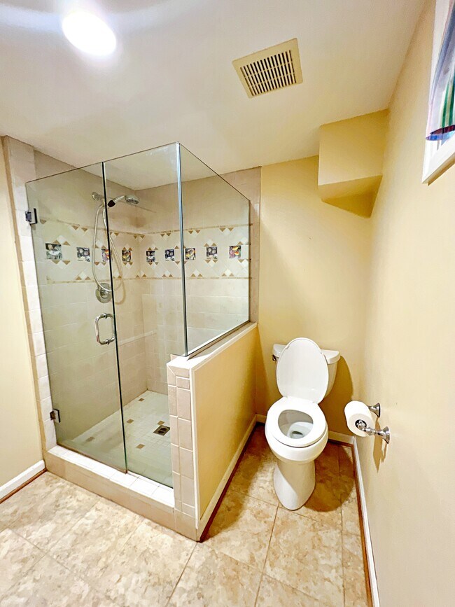 Building Photo - 6309 NE Broadway