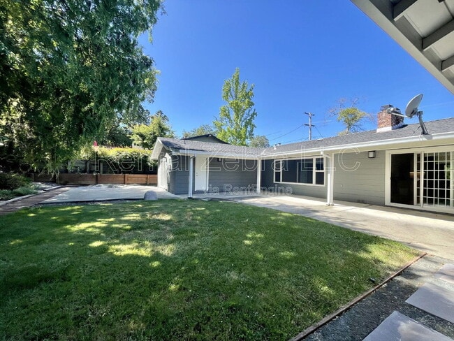 Primary Photo - 626 Huntleigh Dr