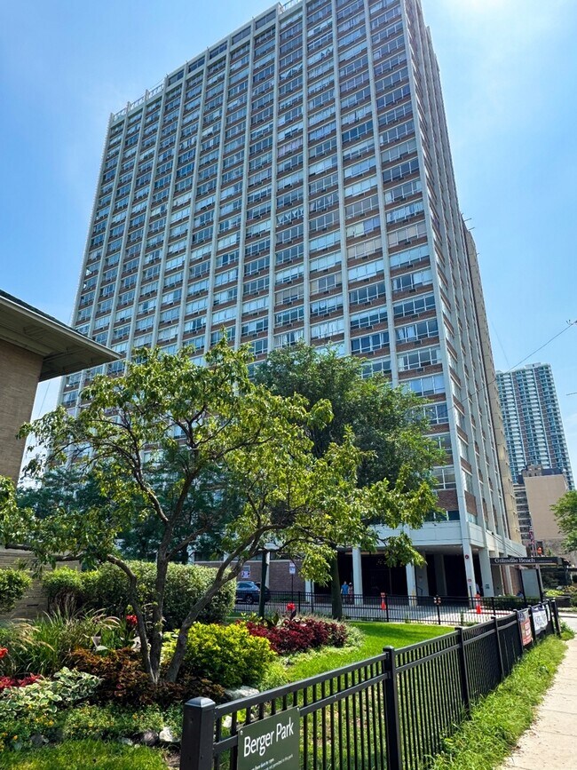 Primary Photo - 6171 N Sheridan Rd