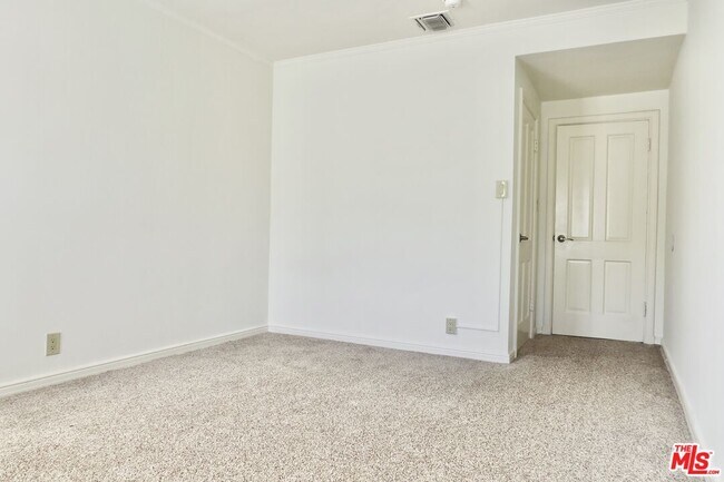 Building Photo - 210 S Spalding Dr
