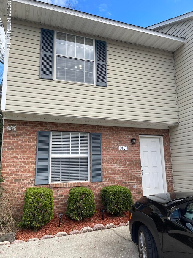Primary Photo - 3057 Camelliawood Cir E