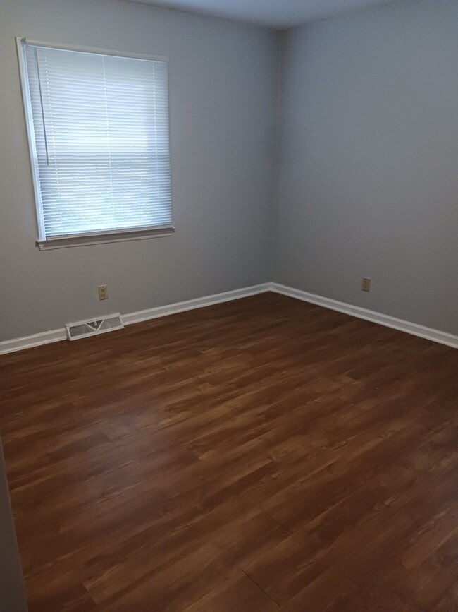 Building Photo - 1507 Woodbriar Ave
