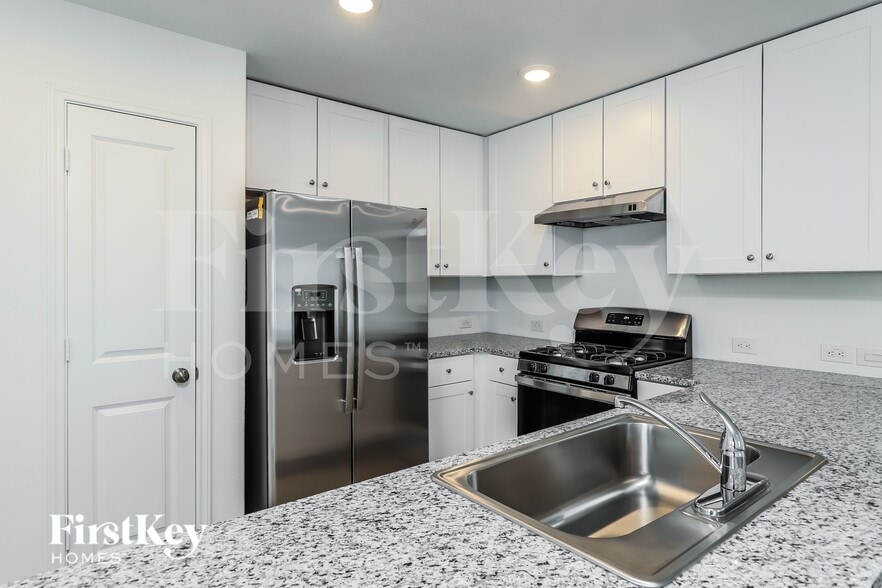 Building Photo - 5402 Basil Chase