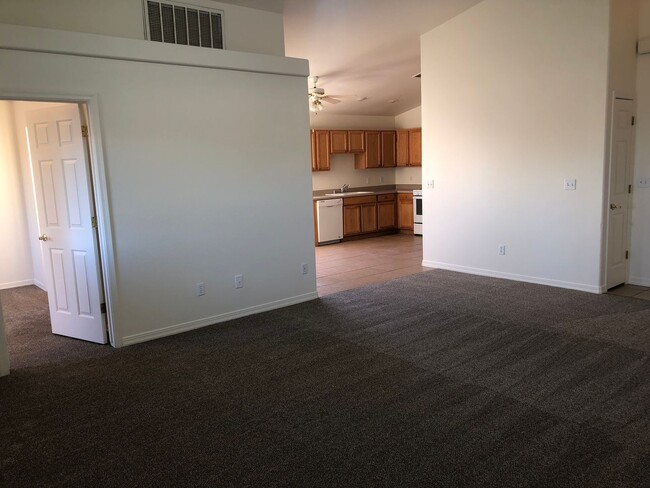 Building Photo - Charming 3+2 home in the heart of Kingman!