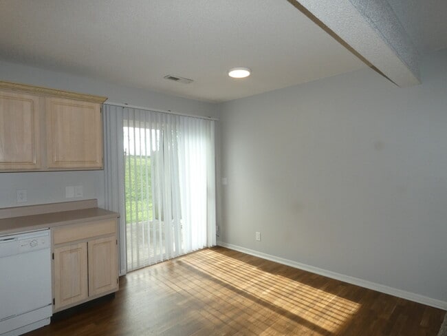 Building Photo - 10613 N Locust Ct