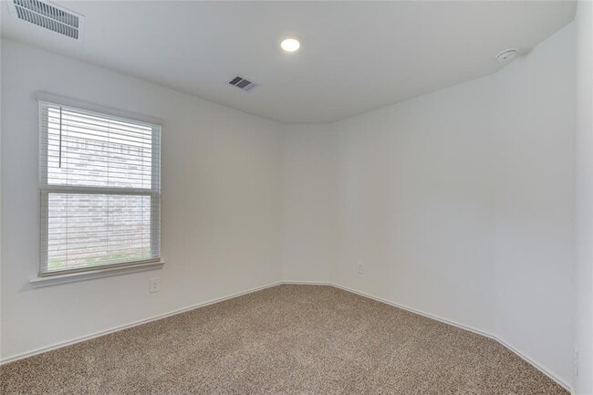 Building Photo - 24434 Elmwood Falls Dr