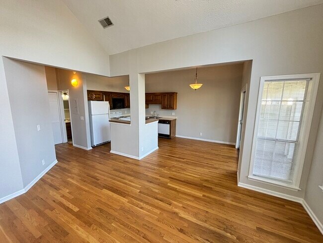 Building Photo - Cherry Hill condo, highly desired!