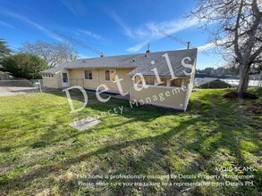 Building Photo - 116 Oak St